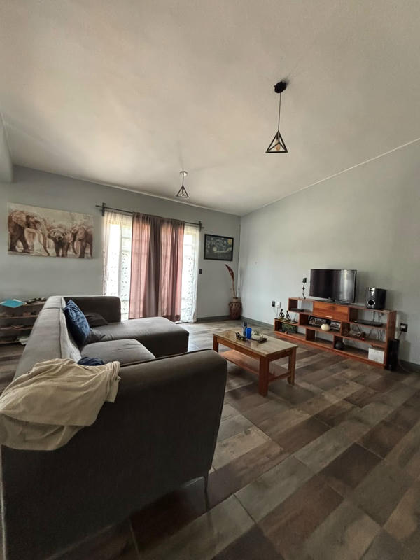 Casa con 3 locales comerciales en San Agustín de las Juntas, Oaxaca